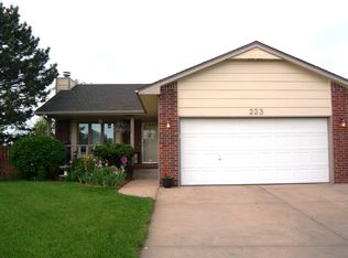 223 Windward Dr, Newton, KS 67114