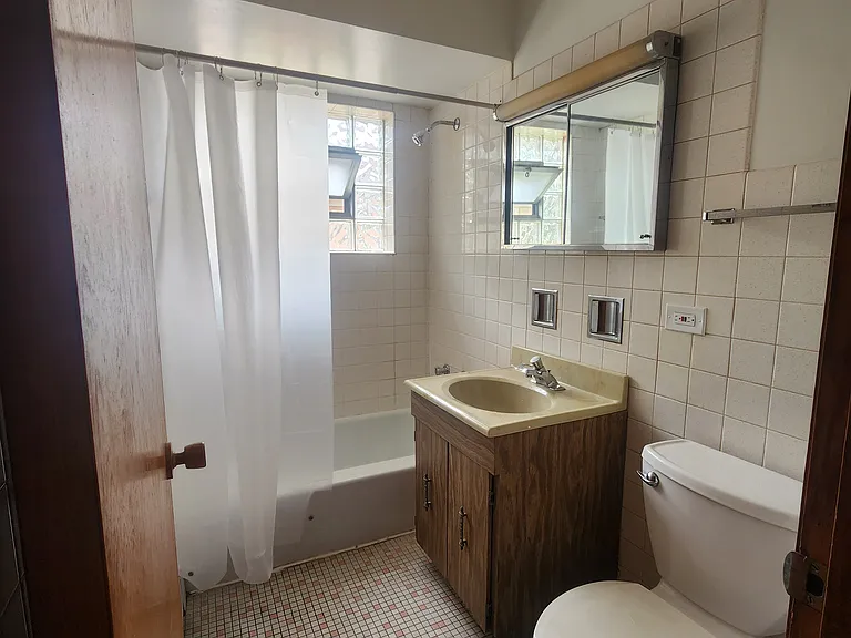 8926 N Wisner St #2 — Photo 24