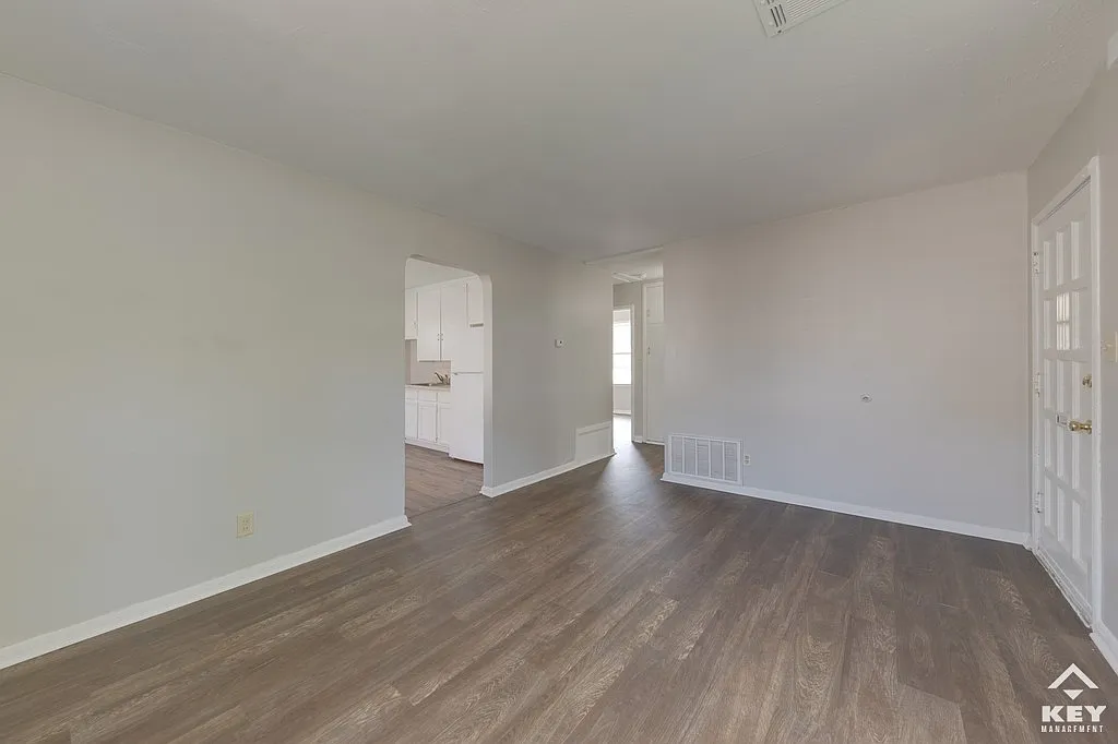 2 bed, 720 sqft, $880 — Photo 3