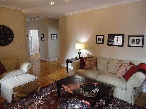 3rd image of 964 W Cuyler Ave APT 2N