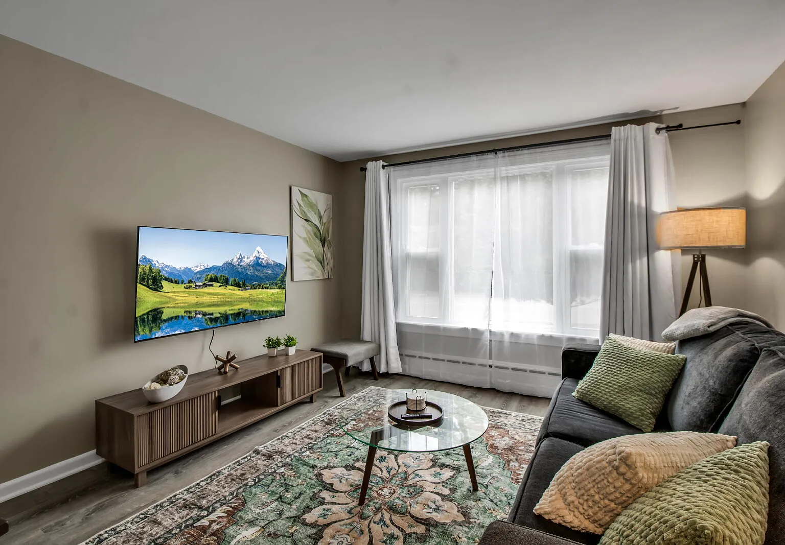 1 bed, 1.0 bath, $2,200 — Photo 1