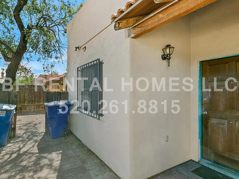 2319 E Helen St #2 — Photo 2