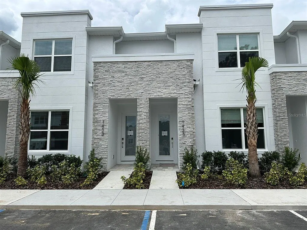 3 bed, 3.0 bath, 1853 sqft, $2,400 — Photo 1