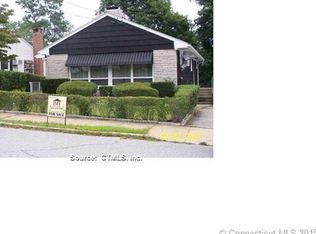 34 Dow St, New London, CT 06320