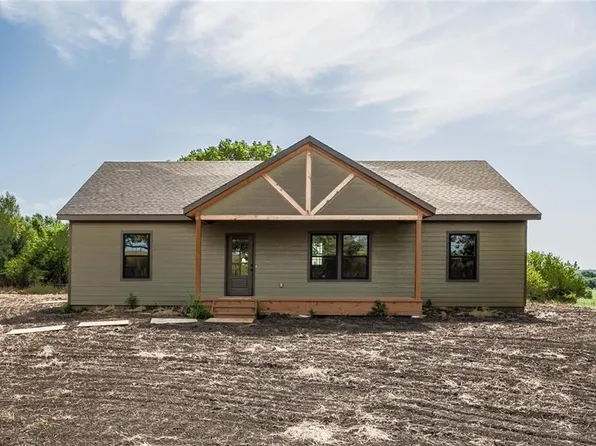 3559 Delaware Rd, Pomona, KS 66076