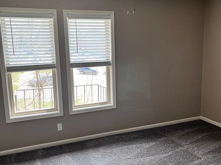 Bristol Square Apartments — Photo 139