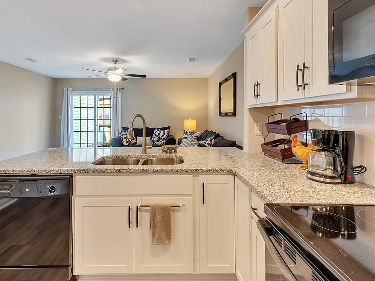 118 Alexander Blvd — Photo 14