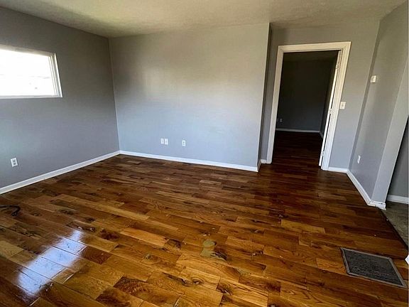 2nd image of 1331 Clover St #1