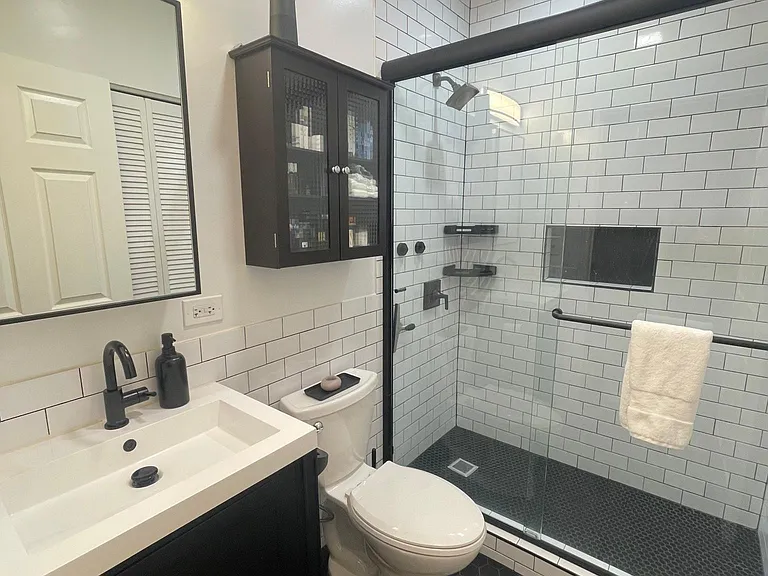2025 W Erie St #1R — Photo 7