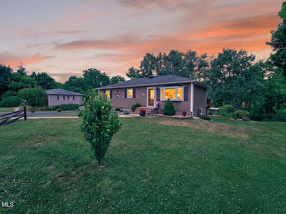 2nd image of 1305 Maple Hill Road