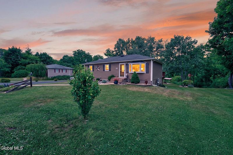 2nd image of 1305 Maple Hill Road