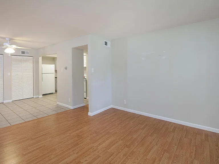 629 Broadmoor Dr #G — Photo 12
