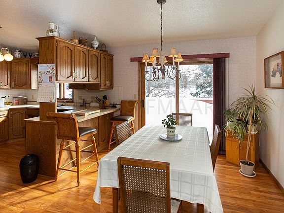 5th image of 2911 Village Green Dr