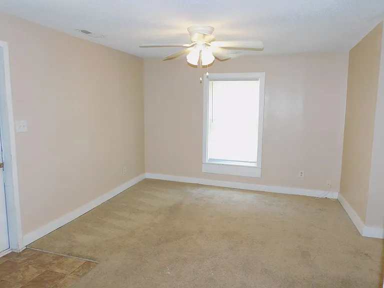 618 Glencoe St — Photo 2