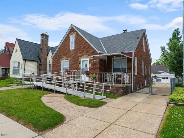 13818 Wainstead Ave, Cleveland, OH 44111