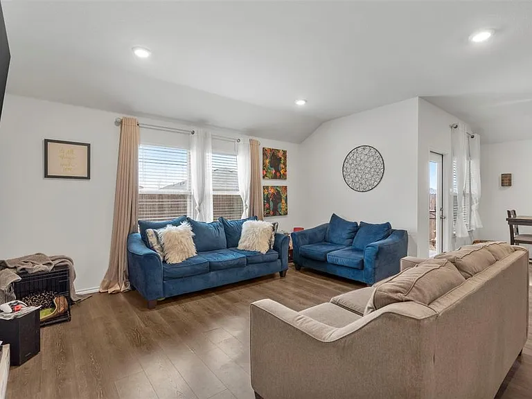 1304 Lowhill Dr — Photo 17