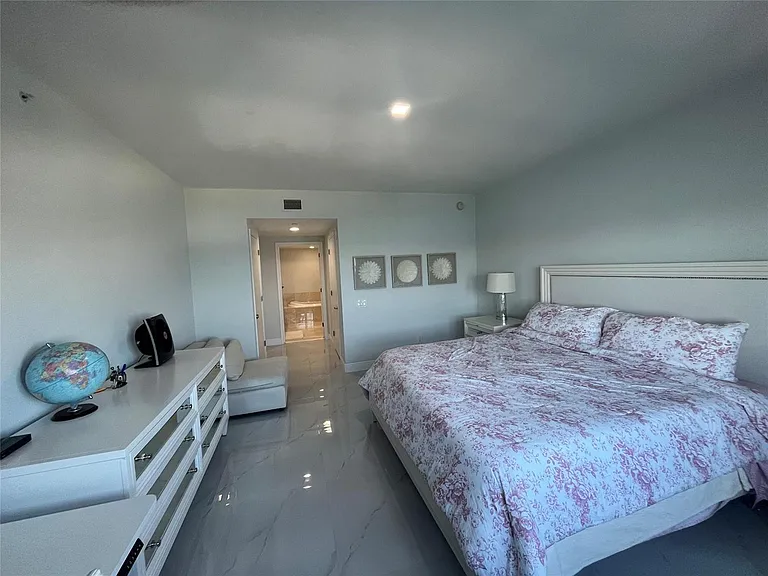 2650 Lake Shore Dr #803 — Photo 28