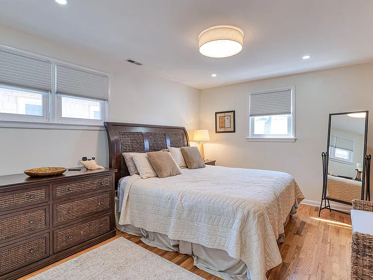 7000 Winchester Ave #TOP FLOOR — Photo 16