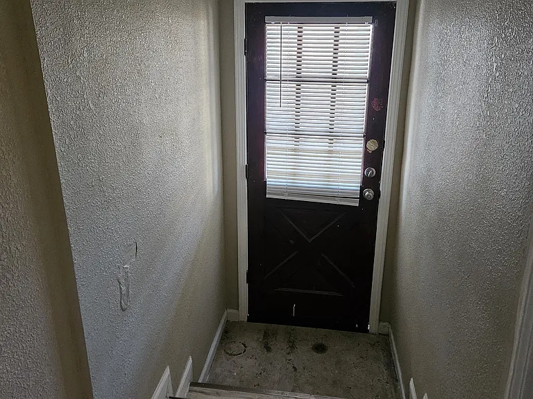 2820 Moore Ave — Photo 9