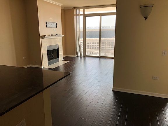 3rd image of 1515 S Prairie Ave Unit 1307
