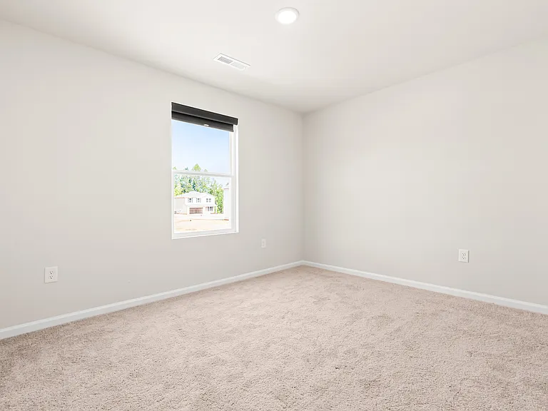 140 Lillian Ln — Photo 16