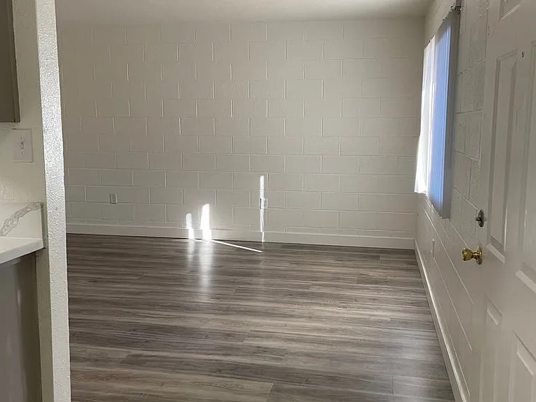 2109 N Daley St — Photo 3