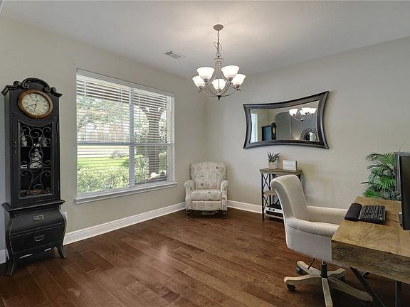3rd image of 403 Water Oak Dr
