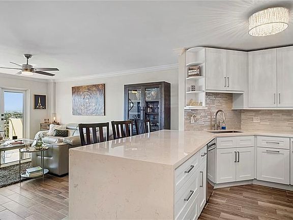 3rd image of 340 Sunset Dr APT 1505