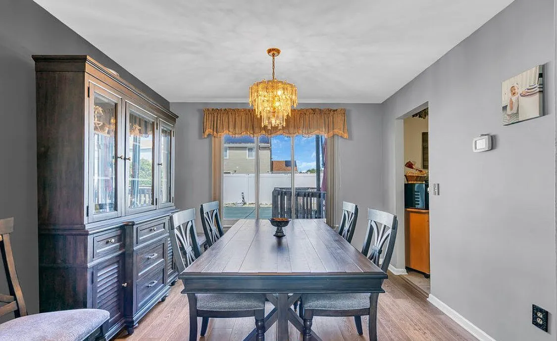 4 bed, 2124 sqft, $3,800 — Photo 3