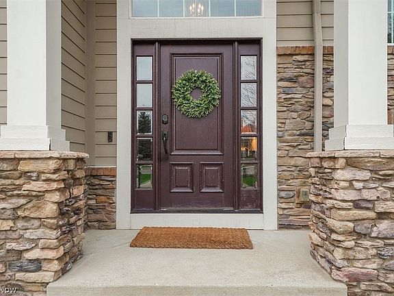 3rd image of 2550 Botanica Ln
