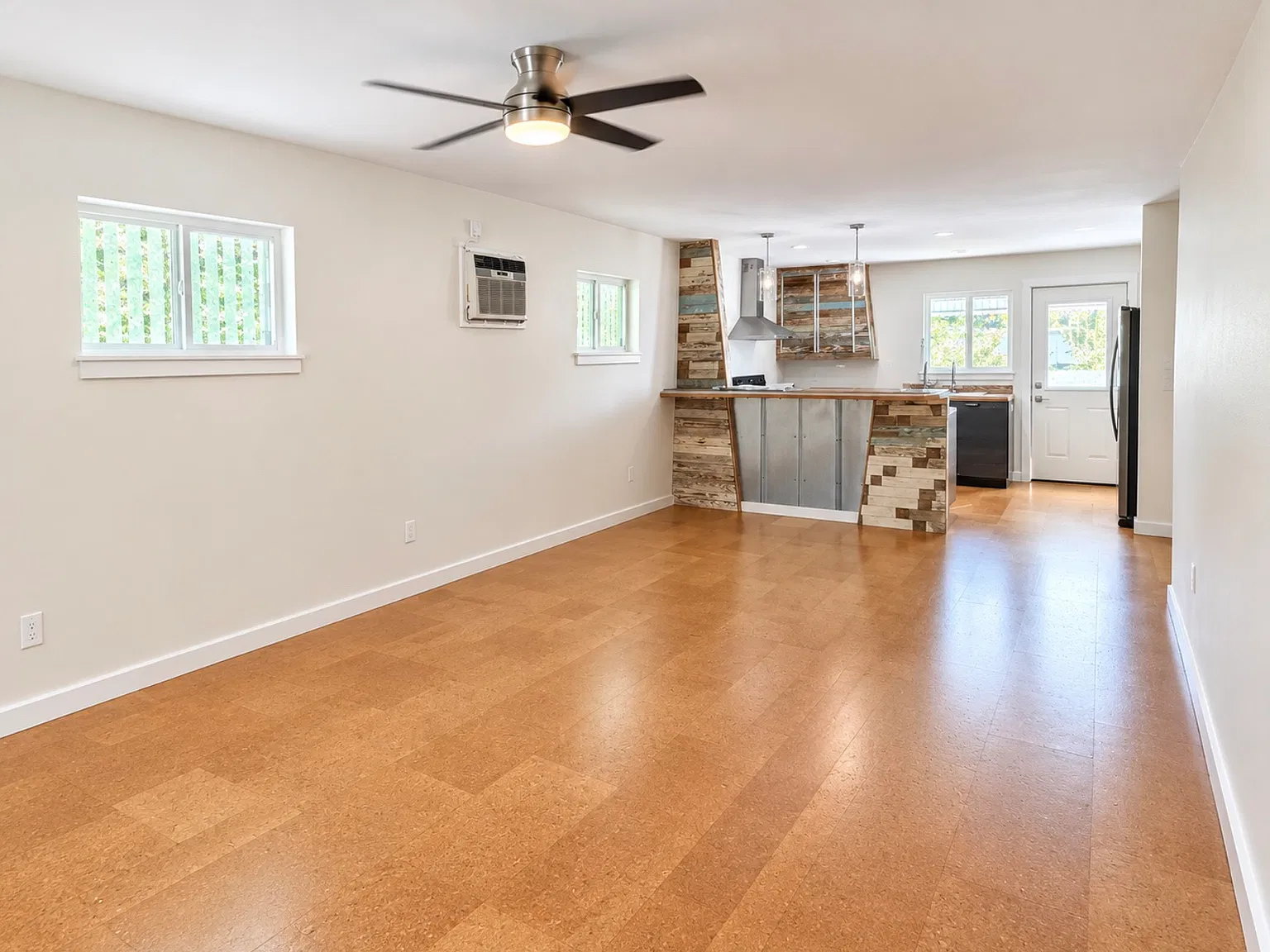 1 bed, 744 sqft, $1,800 — Photo 2