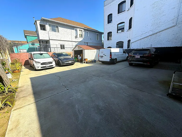 1503 W Adams Blvd — Photo 25