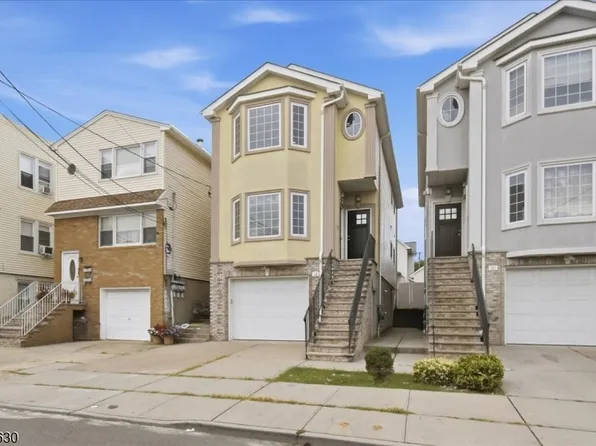 28 Davis St, Harrison Town, NJ 07029