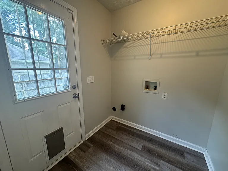 3634 Fairview Dr — Photo 4