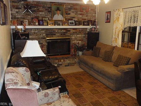 3rd image of 128 Lakeview Dr