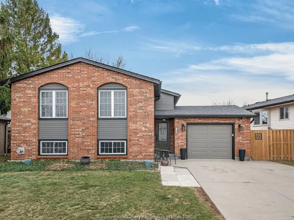 1690 Winfield Dr, Lasalle, ON N9H 2G5