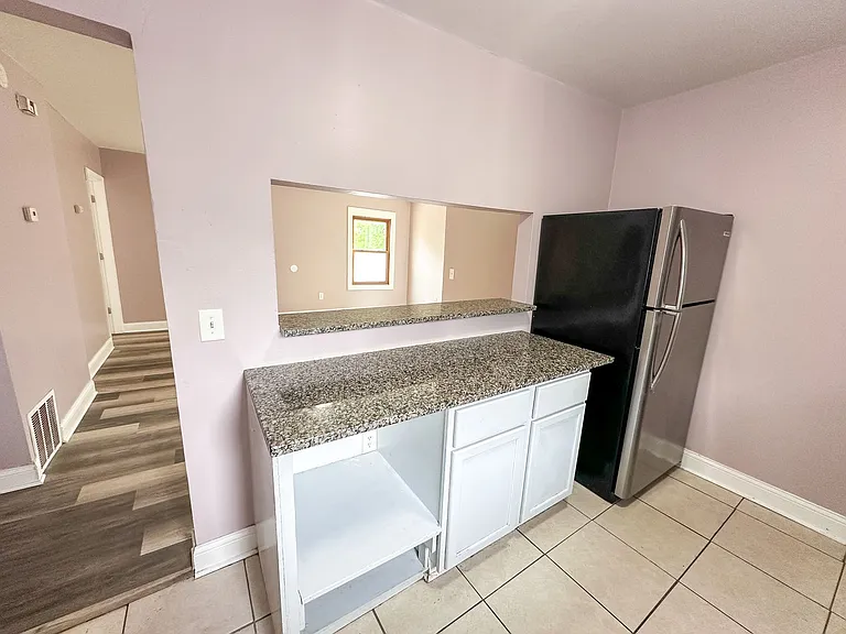 613 Fuller Ave SE — Photo 5