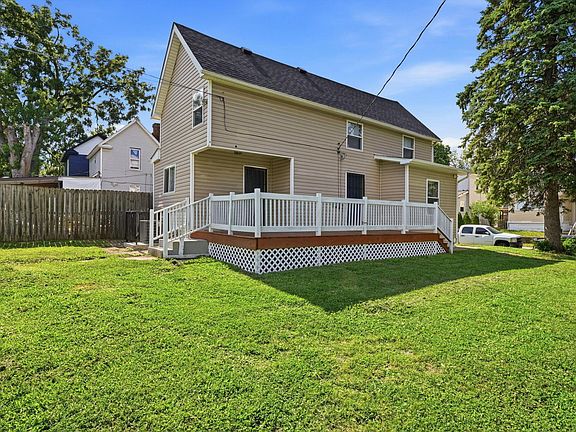 3rd image of 1547 Safford Ave