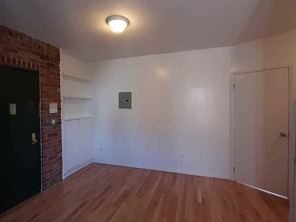 4th image of 50 Macdougal St APT 17
