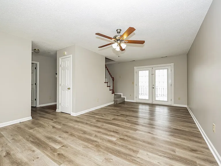 805 Forest Ridge Dr — Photo 5