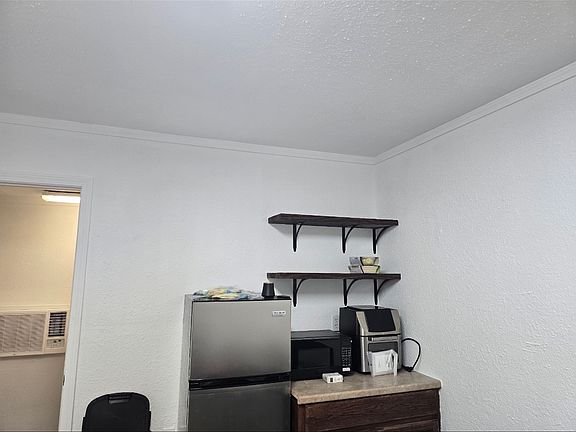 4th image of 1355 E Main St #18