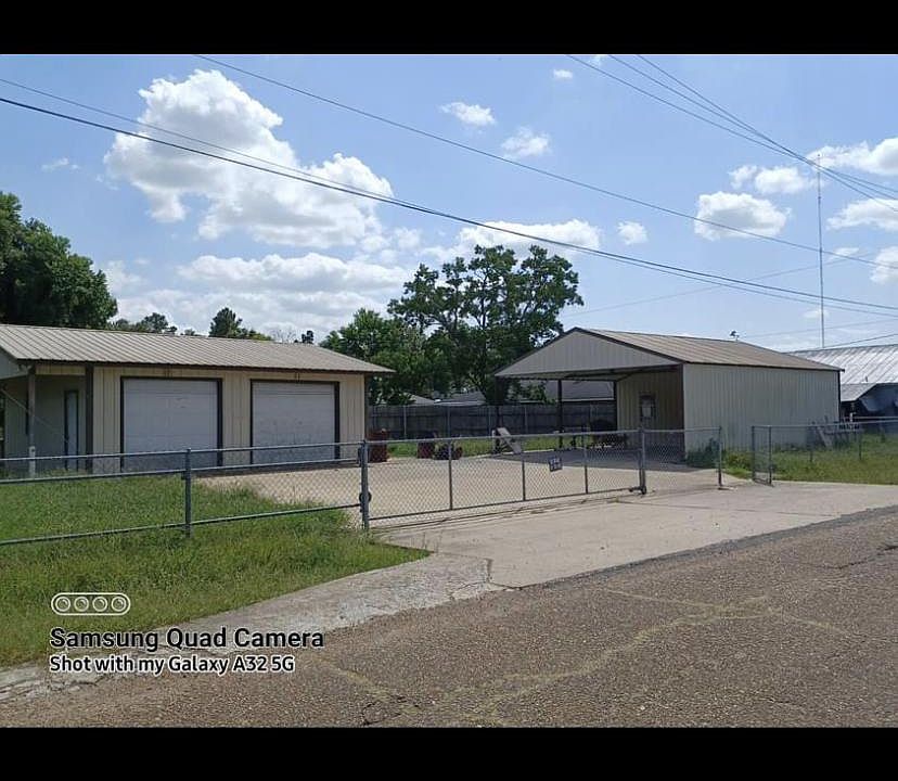 1st image of 404 Benita St