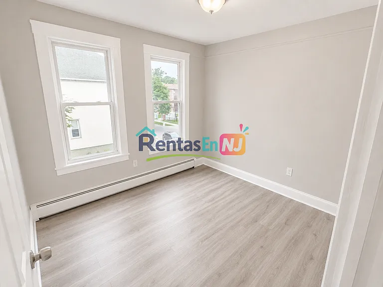 27-29 N Munn Ave #2B — Photo 5
