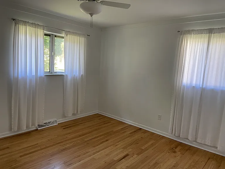 1075 Lalond Ave — Photo 16