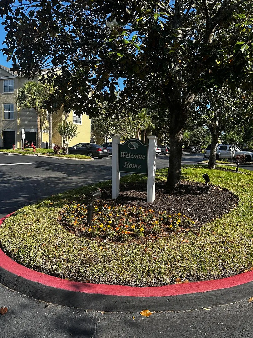 2Brm/2Ba 1274 sq ft Summit Ridge Condo — Photo 2