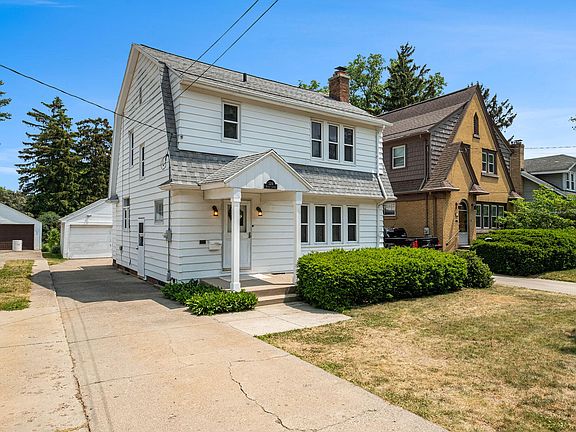 4th image of 324 Bristol Ave NW