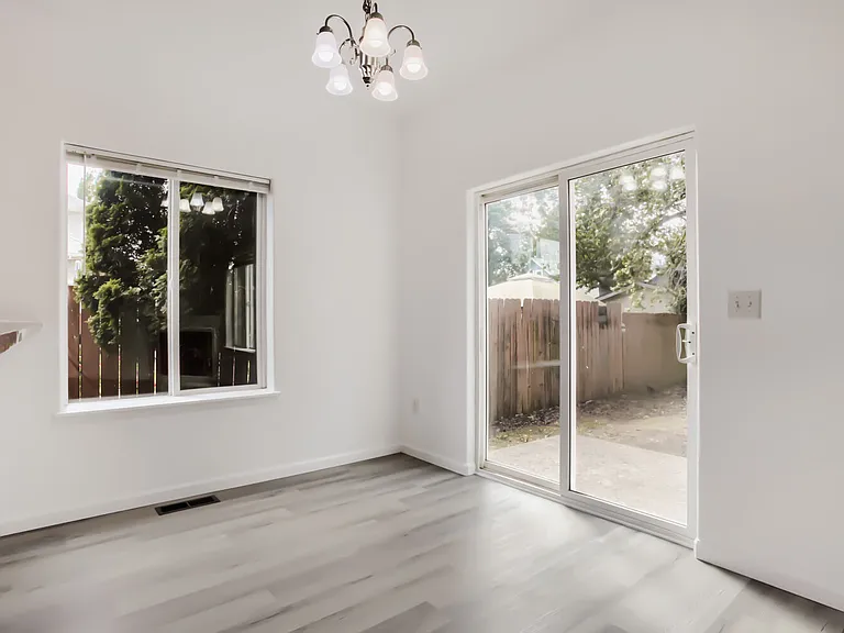 9910 SE Woodstock Blvd — Photo 7