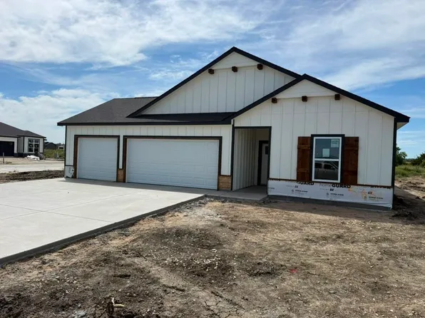 5651 Plumthicket St, Wichita, KS 67226