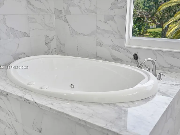 4024 Frances Dr — Photo 34