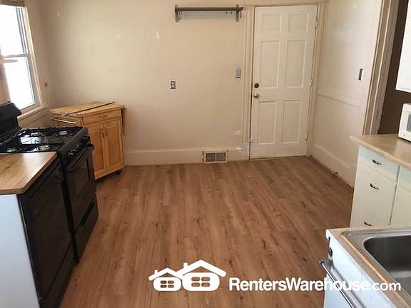 3rd image of 2739 Buchanan St NE Unit 1